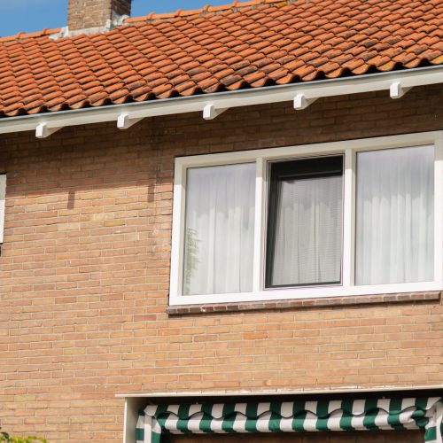 Woning-3-geplaatst-door-aannemer-Westzaan-kunststof-kozijnen-voordeur-1-scaled.jpg