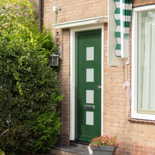 Woning-3-geplaatst-door-aannemer-Westzaan-kunststof-kozijnen-voordeur-3-scaled.jpg